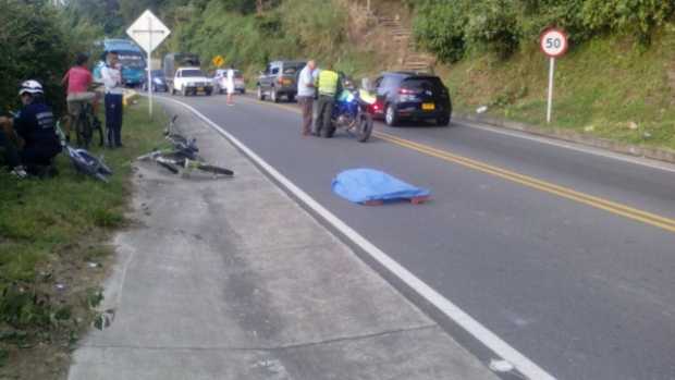 El accidente ocurrió a las 5:30 de la tarde de ayer frente a la entrada a la finca Costa Rica. 