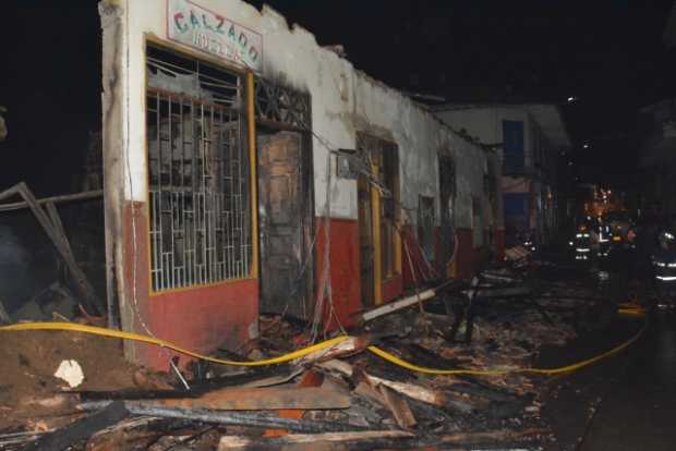 El incendio se originó en la Calle Real, en todo el Centro de Salamina. El incendio se originó en la Calle Real, en todo el Centro de Salamina.