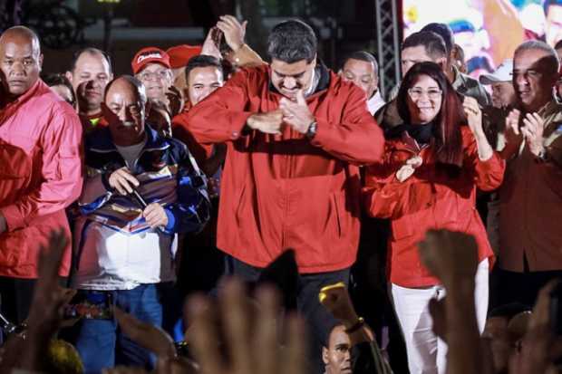 El presidente de Venezuela, Nicolás Maduro, celebra los resultados electorales.