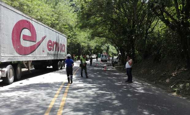 El accidente ocurrió en el sector Los Cuervos, vía Manizales-Medellín. 