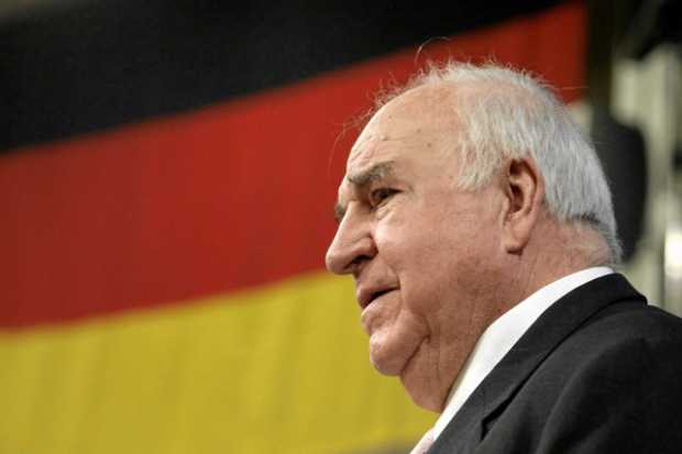 Fotografía de archivo fechada el 25 de enero del 2007 que muestra al excanciller alemán Helmut Kohl tras recibir la Medalla de O