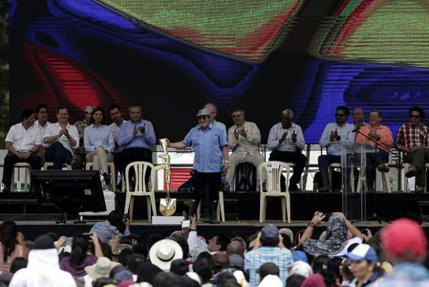 "No le fallamos a Colombia, hoy dejamos las armas": Rodrigo Londoño