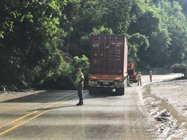 Por derrumbe, cierre en la vía Manizales - Medellín