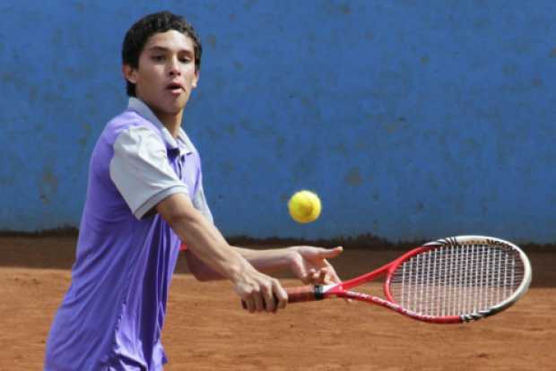 Juan Velásquez, campeón en la categoría 18 años masculino.