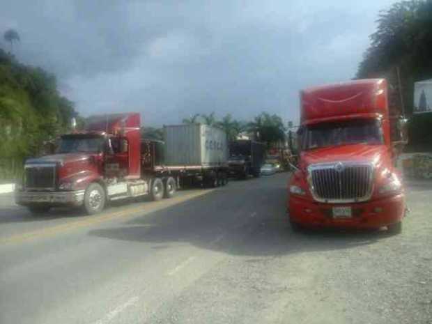 Cierran vía a Medellín por minga indígena 