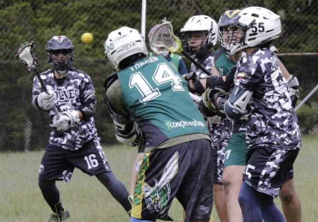 El lacrosse se asoma en Manizales