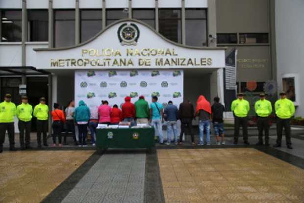 A algunos integrantes de la banda los sosprendieron cuando intentaban escapar.