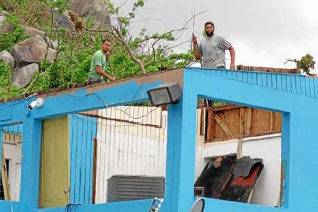 Los puertorriqueños tratan de normalizar su diario vivir.