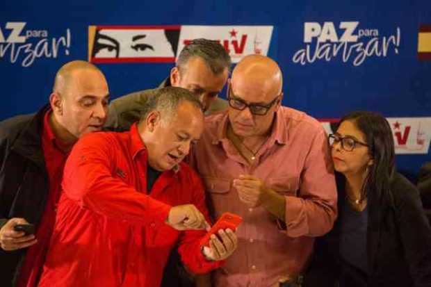 Chavismo llama al diálogo