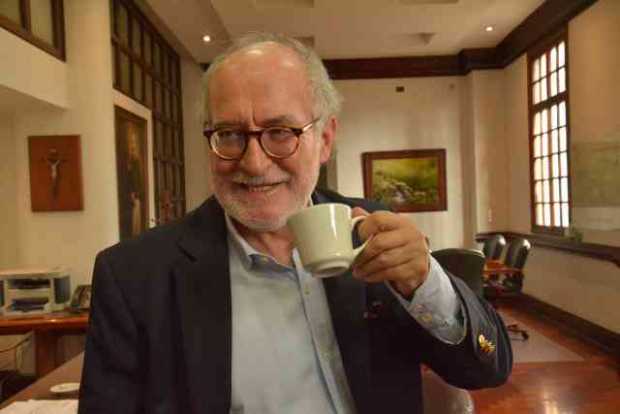 Gobernador de Caldas, Guido Echeverri, quien viajó a Cuba para participar, hasta la próxima semana, en un evento de educación.