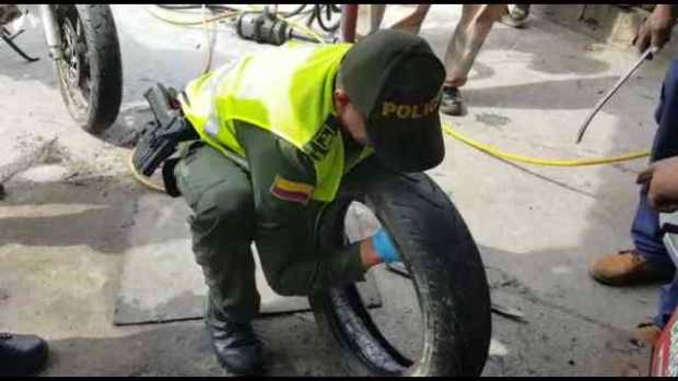 En las llantas de tres motos llevaban droga.