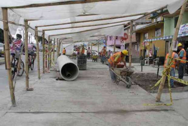 Las obras de cambio de tubería de alcantarillado en el barrio Malabar finalizarían este viernes.