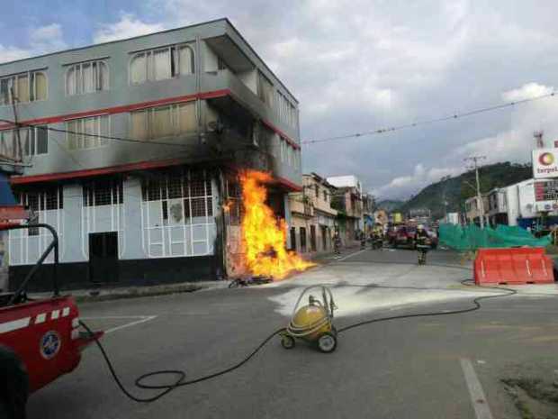 Incendio tras ruptura de tubo de gas en Chinchiná (Caldas)