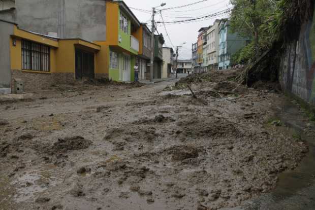 Van tres derrumbes en un mismo lote del barrio San Jorge en Manizales Van tres derrumbes en un mismo lote del barrio San Jorge en Manizales