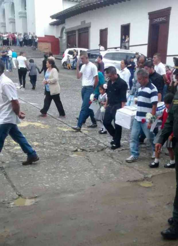 En Salamina le dan el último adiós a la pequeña Salomé En Salamina le dan el último adiós a la pequeña Salomé