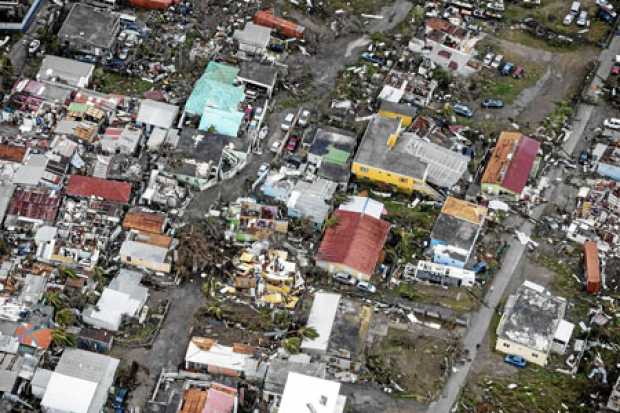 Vista aérea de los daños causados por el huracán Irma a su paso por Philipsburg (San Martín).