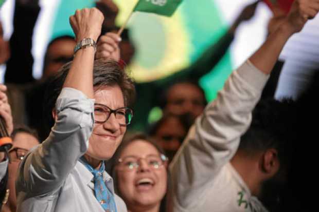 Claudia López cumple su primer periodo en el Senado. Claudia López cumple su primer periodo en el Senado.