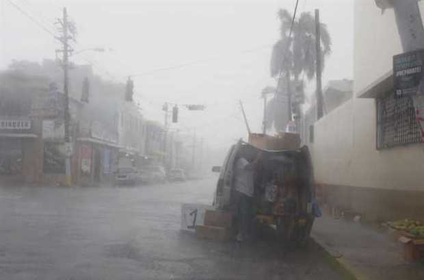 Algunas personas buscaron refugio en sus vehículos mientras esperaban el paso de Irma. 