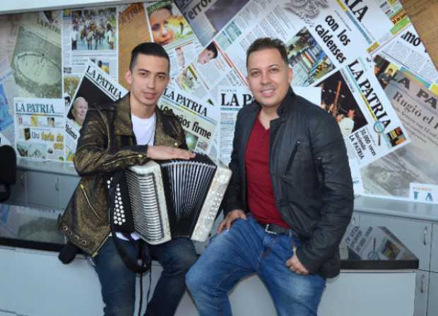 Sebastián Ospina junto a su hermano Memo Ospina, el rey del despechonato.