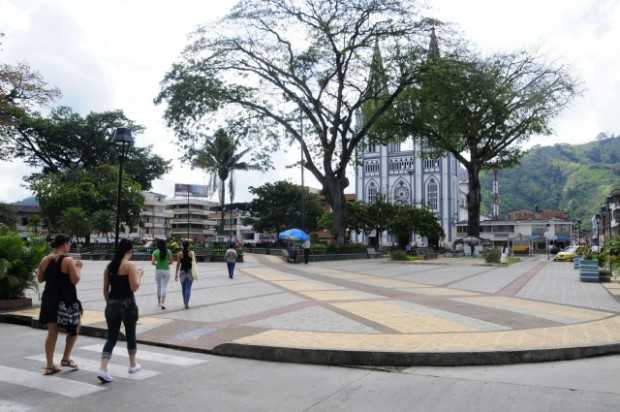 En Chinchiná, Los Sandalios asesinaron al menos a 35 personas.