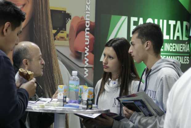 39 stand instalados al servicio de los estudiantes de Manizales para conocer la oferta de las universidades. Hoy hasta la 1:00 p