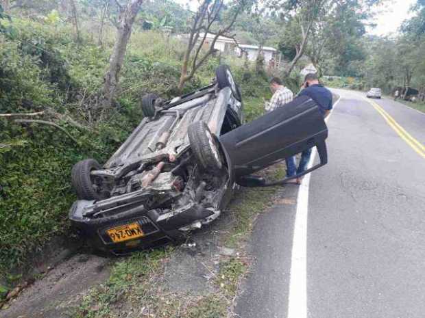 Así quedó el vehículo después del accidente Así quedó el vehículo después del accidente