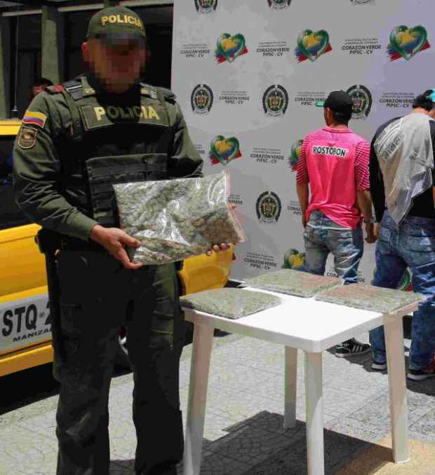 Los paquetes de marihuana estaban guardados en un maletín.