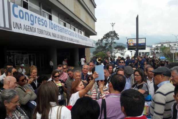 La Gobernación de Caldas ofreció una visita guiada por el Centro de Manizales a los participante del Congreso. 