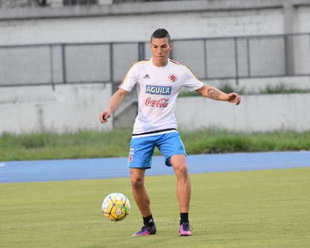 Matheus Uribe, volante del América de México, vuelve a estar con la Selección Colombia. 