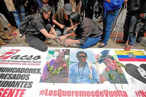 Foto | Efe | LA PATRIA Familiares y amigos protestaron tras confirmarse el asesinato del equipo periodístico del diario El Comer