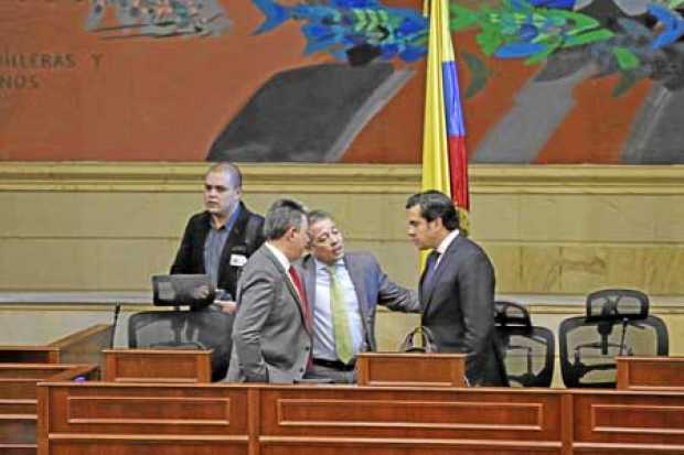 Foto | Colprensa | LA PATRIA  Rodrigo Lara, presidente de la Cámara de Representantes (derecha), espera que esa corporación deci