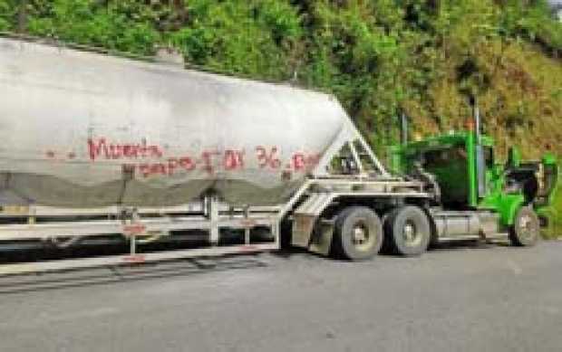 Foto | Colprensa | LA PATRIA Integrantes de las disidencias del frente 36 de las Farc marcaron con sus insignias casas, vehículos y hasta escuelas en la vía que comunica a los municipios de San Andrés de Cuerquia e Ituango en el norte de Antioquia. Foto | Colprensa | LA PATRIA Integrantes de las disidencias del frente 36 de las Farc marcaron con sus insignias casas, vehículo