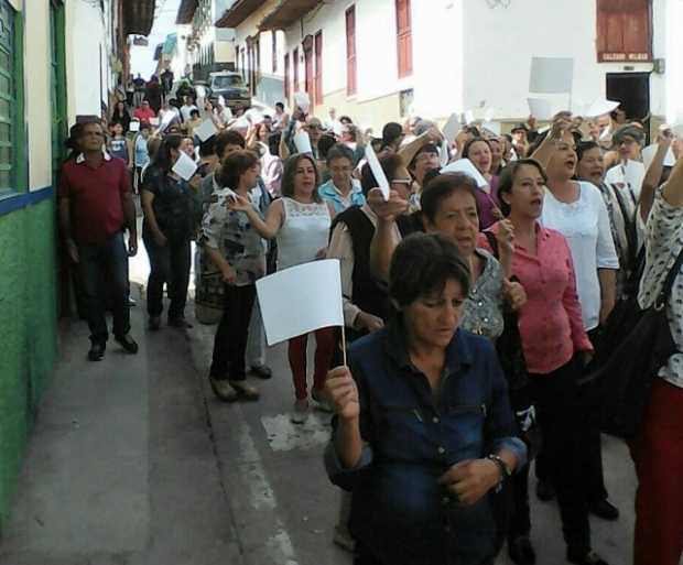 Fotos | Cortesía Teresita Giraldo | LA PATRIA  Feligreses de la Inmaculada Concepción, en Salamina, marcharon el pasado sábado c