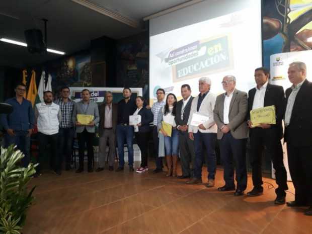 Aplauden obras escolares por $100 mil millones en Caldas Aplauden obras escolares por $100 mil millones en Caldas