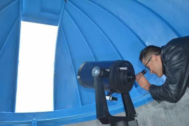 El observatorio astronómico costó cerca de $40 millones y el telescopio fue donado por el docente Luis Enrique García.