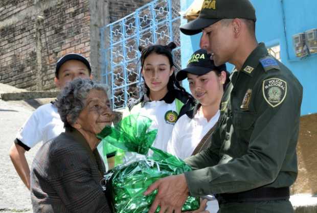 Policía compartió con adultos mayores de Salamina