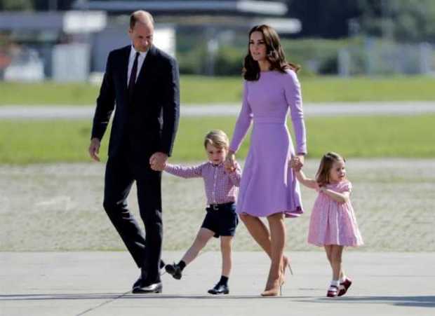 La duquesa de Cambridge da a luz a su tercer hijo