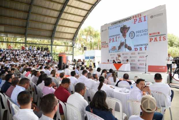 Presidente asegura que recibió un presupuesto desfinanciado para programas sociales