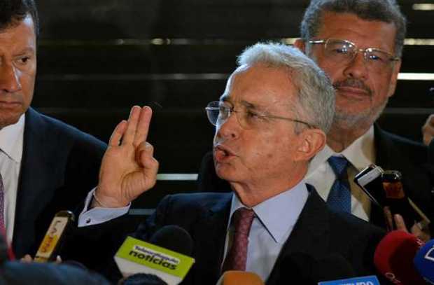 Álvaro Uribe decide no renunciar al Senado 