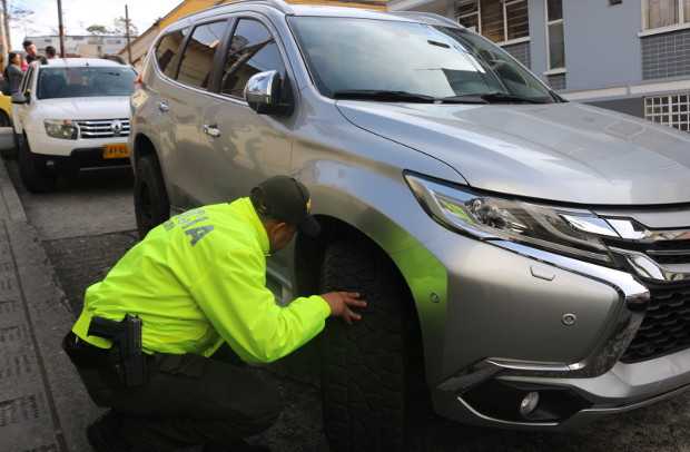 El carro en el que transportaron el dinero hacia Palermo. Lo condujo otro hombre, que huye de las autoridades.