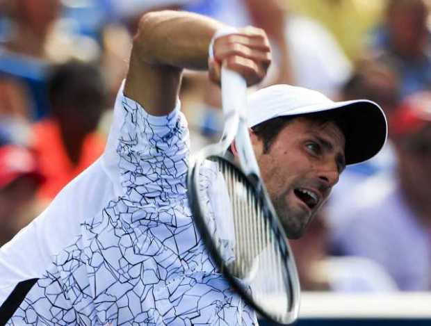 Novak Djokovic en acción en el Masters 1000 de Cincinnati, el que ganó ayer.