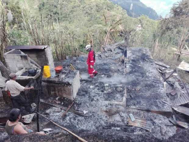 Incendio consumió una casa en la vereda California, de Samaná 
