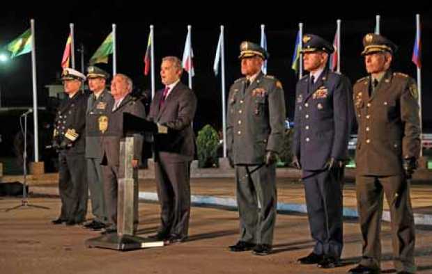 Foto | EFE | LA PATRIA  El presidente, Iván Duque, y el ministro de Defensa, Guillermo Botero, presentaron la nueva cúpula milit