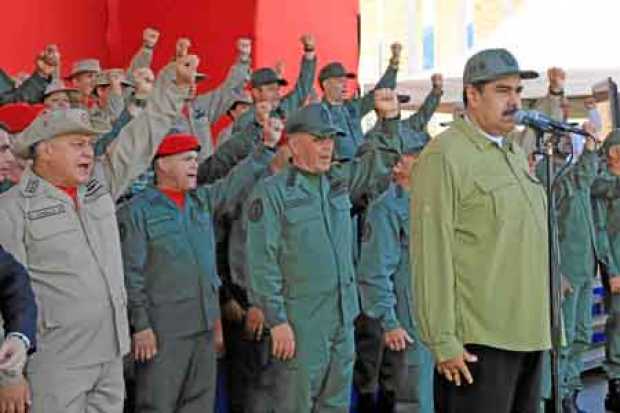 Foto | EFE | LA PATRIA  El presidente de Venezuela, Nicolás Maduro, lideró ayer un acto con militares en Caracas (Venezuela).