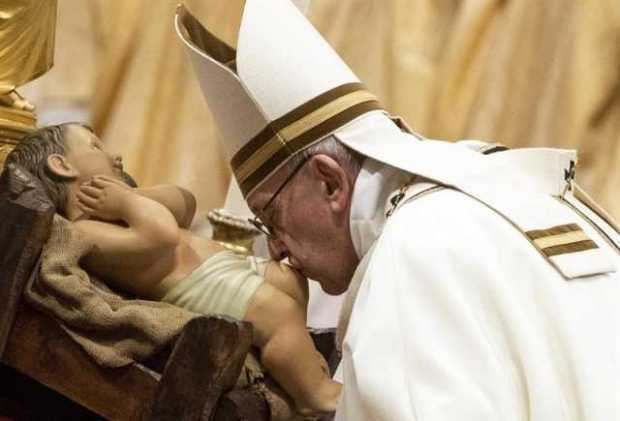 Papa Francisco en la misa de Gallo en la Basílica de San Pedro. 