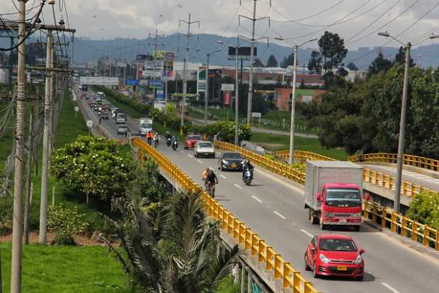 Vehículos en las vías de Colombia. 