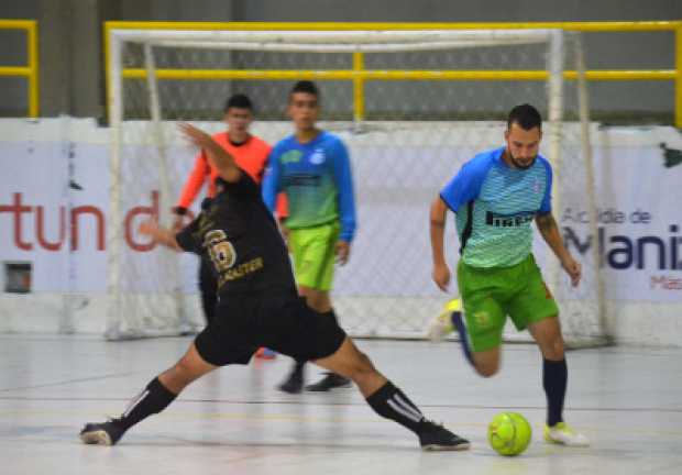 Zona Latina le ganó 4-3 a Enea Fundecavida (pantaloneta verde) en la quinta fecha y es segundo del grupo A de la Copa BetPlay de