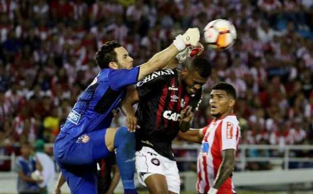 Junior y Atlético Paranaense empataron 1-1 en el Metropolitano en el partido de ida de la final de la Copa Sudamericana. 
