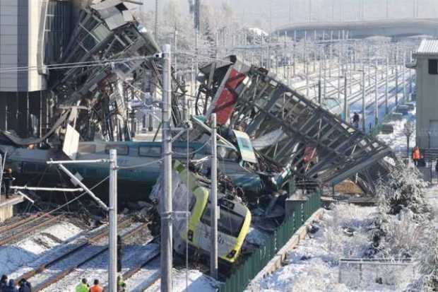 Nueve personas muertas y 47 heridas en accidente de tren en Turquía 
