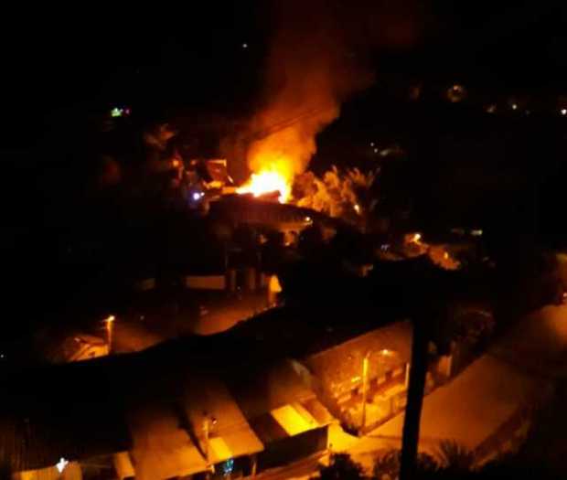 Incendio en Aranzazu dejó 12 personas afectadas